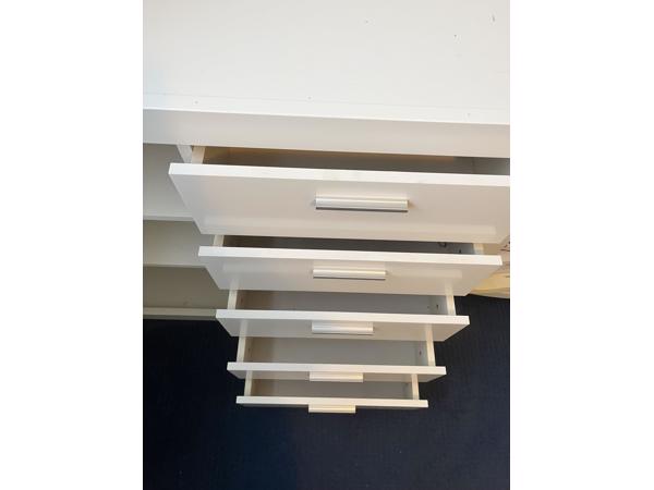 Klein dressoir met lades en deurtje - H94 B108.5 D40.5