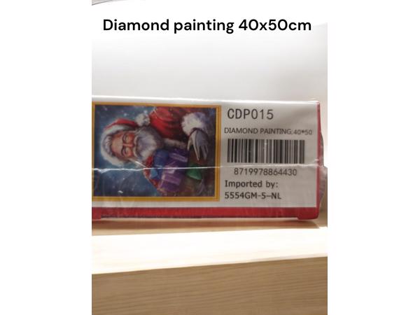 Diamond painting kerstman met cadeau 50x40cm