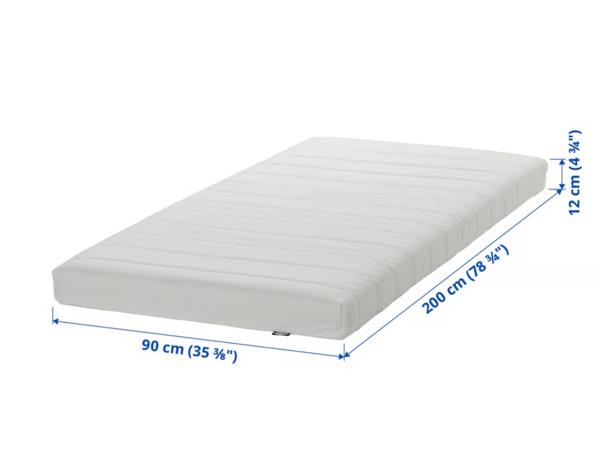 Fijn bed met schoon, wasbaar matras