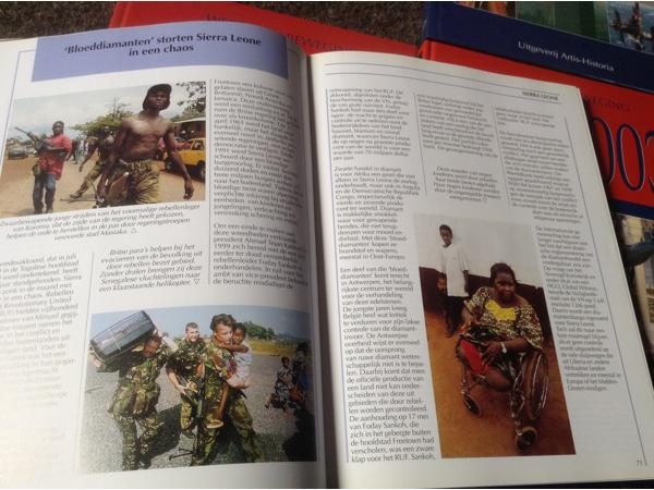 Jaarboeken (16stuks ) van 1988 tot 2003 in het Nederlands