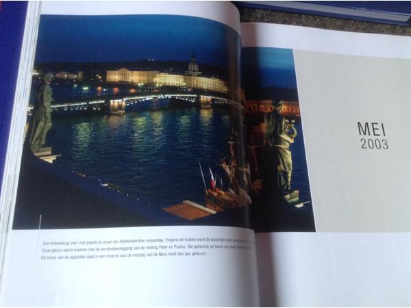 Jaarboeken (16stuks ) van 1988 tot 2003 in het Nederlands