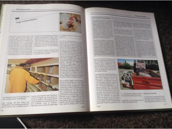 Jaarboeken (16stuks ) van 1988 tot 2003 in het Nederlands