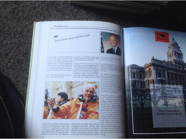 Jaarboeken (16stuks ) van 1988 tot 2003 in het Nederlands