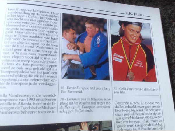 Jaarboeken (16stuks ) van 1988 tot 2003 in het Nederlands