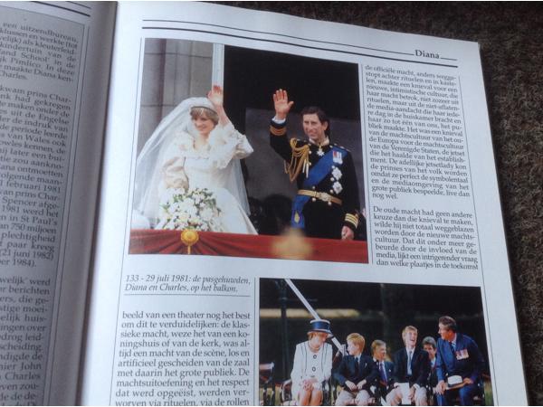 Jaarboeken (16stuks ) van 1988 tot 2003 in het Nederlands