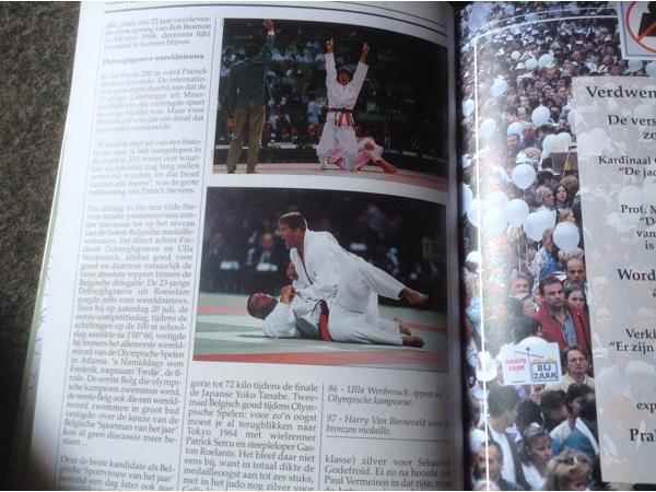 Jaarboeken (16stuks ) van 1988 tot 2003 in het Nederlands