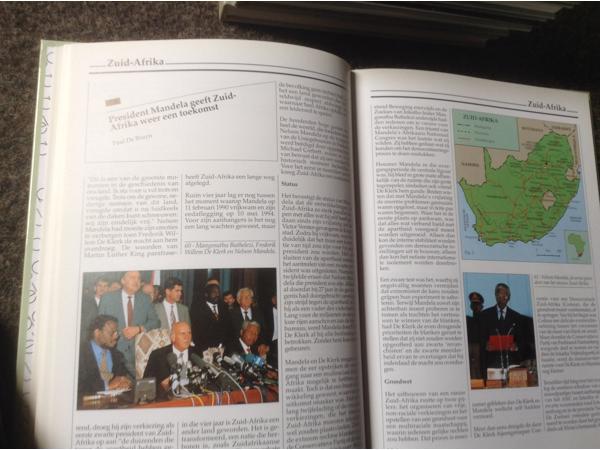 Jaarboeken (16stuks ) van 1988 tot 2003 in het Nederlands