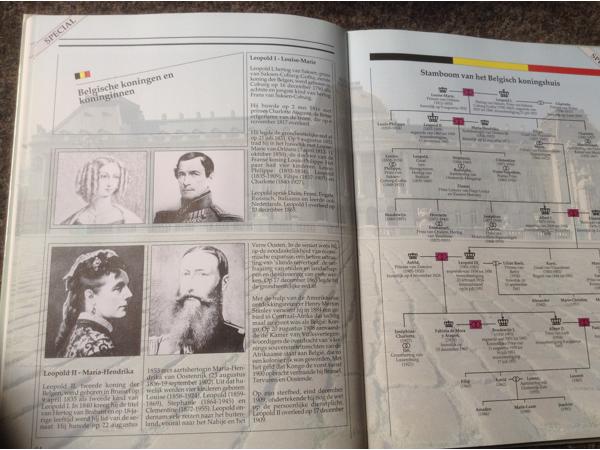 Jaarboeken (16stuks ) van 1988 tot 2003 in het Nederlands
