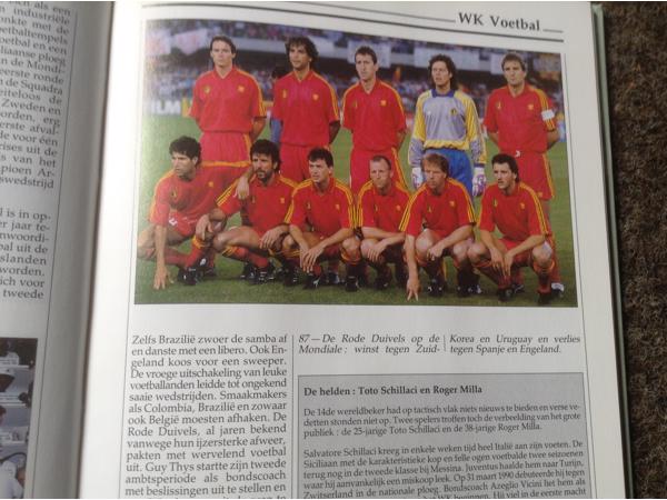 Jaarboeken (16stuks ) van 1988 tot 2003 in het Nederlands