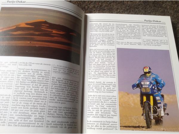 Jaarboeken (16stuks ) van 1988 tot 2003 in het Nederlands