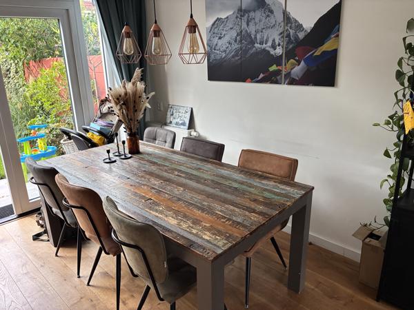 Mooie, stevige eettafel