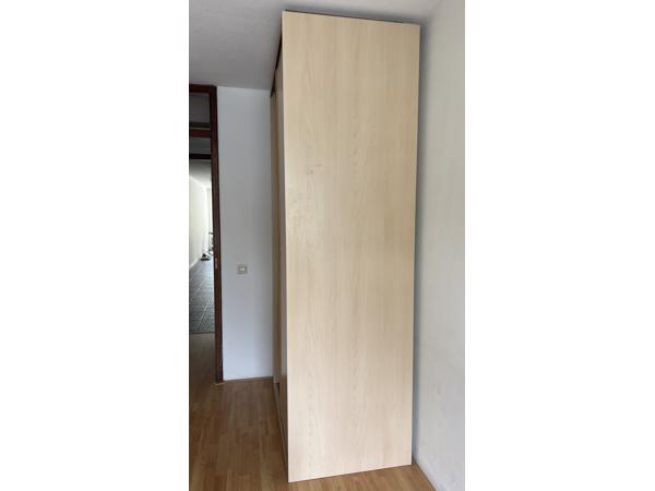 KLEDINGKAST MET SCHUIFDEUREN