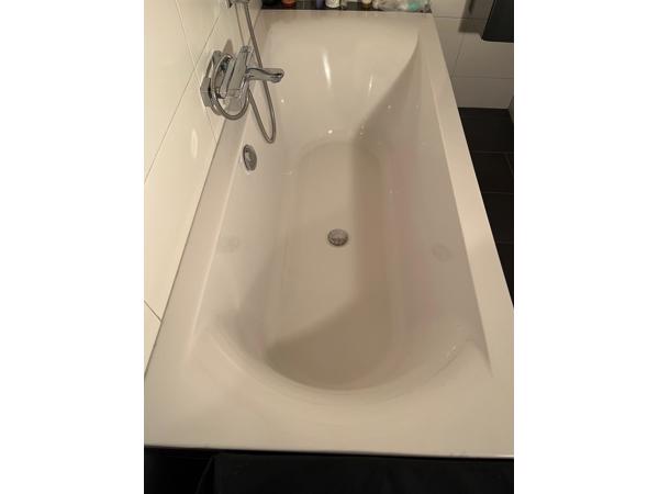 Ligbad in goede staat  wegens verbouwing