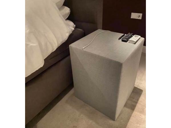 Grijze nachtkastjes / hockers