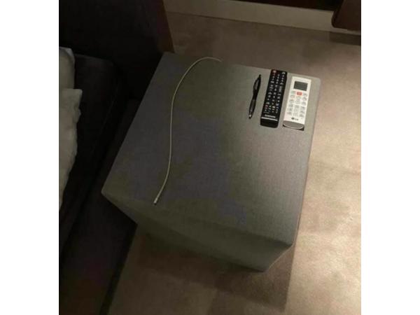 Grijze nachtkastjes / hockers