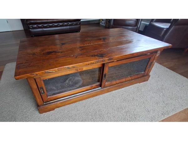 Grote houten salontafel