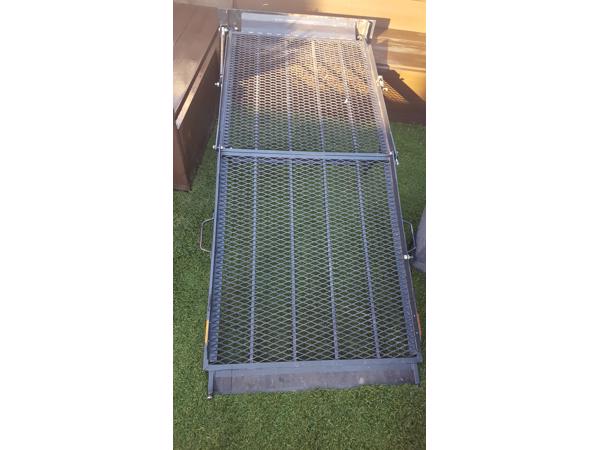 Tekoop oprijplaat voor de bus