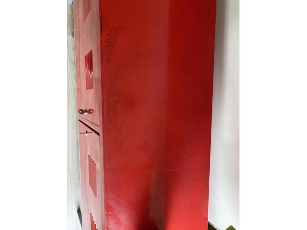 Mooi rood locker kastje van Ikea