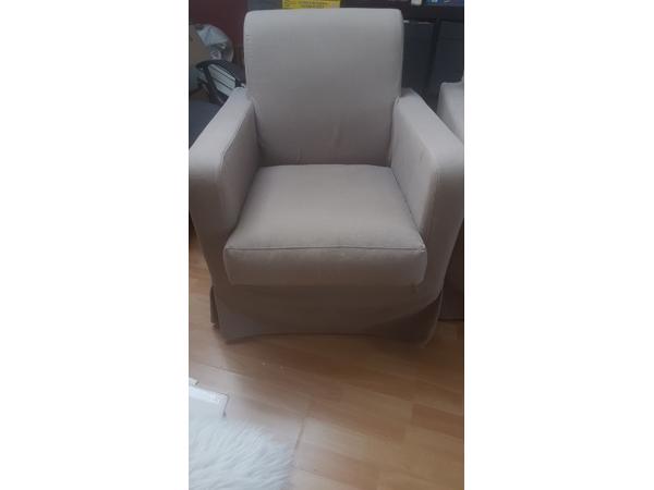 Twee grijze fauteuils