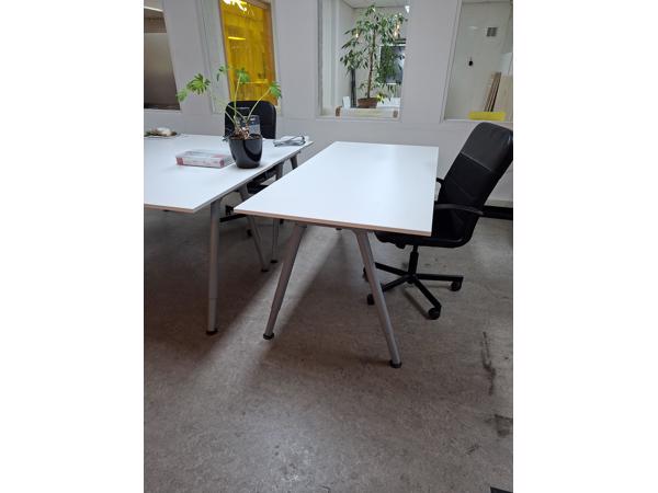 2 tafels voor werk of hobby ruimte