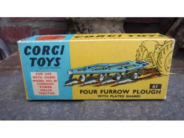 Corgi toy ploeg No 61