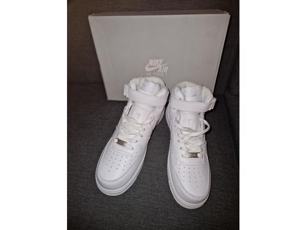 vier keer Bier Portier Nike air force 1 mid '07 maat 43 wit in Rotterdam - Kleding Heren, Schoenen  en Sokken - Markanda