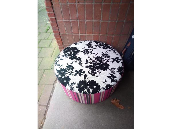 Poef / zitten /tafel / deco