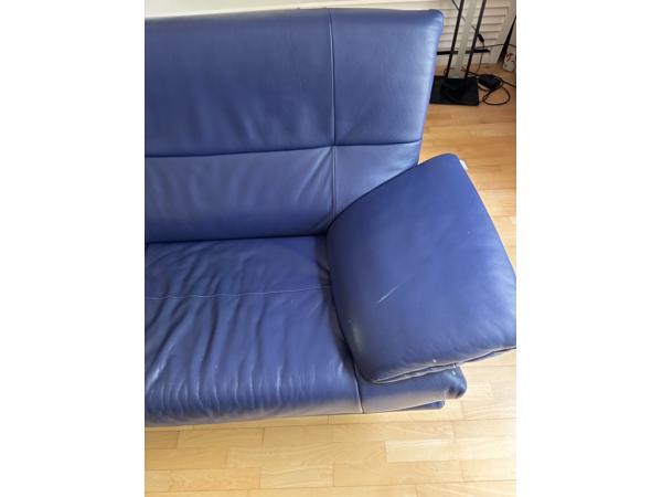Moderne leren bank en stoel blauw