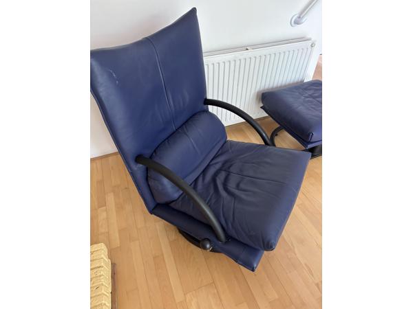 Moderne leren bank en stoel blauw