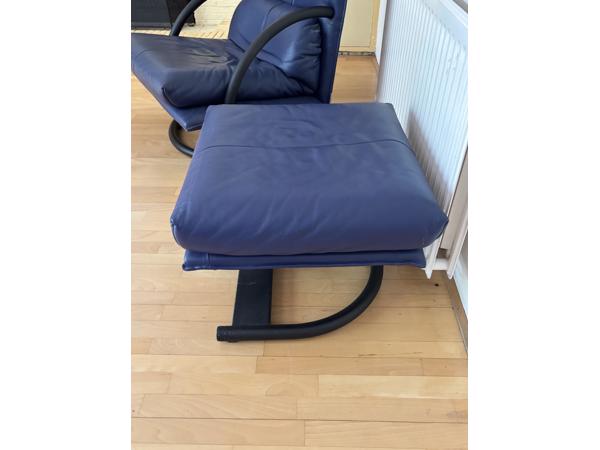 Moderne leren bank en stoel blauw