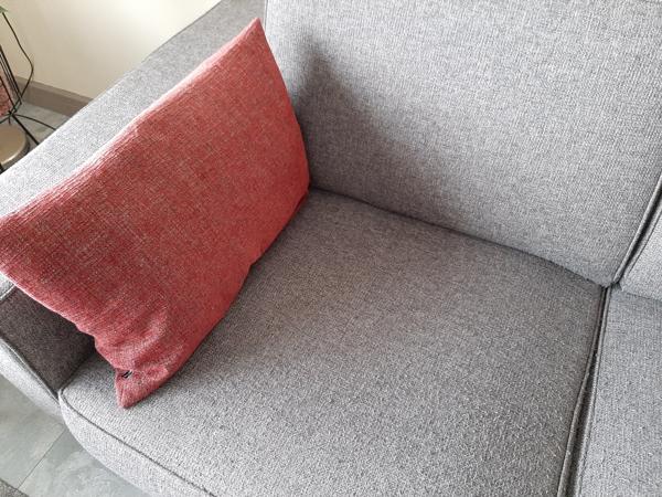 2,5 zitsbank met fauteuil, kussens en vloerkleed