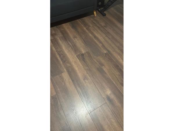 Donkereiken laminaat vloer 40m2