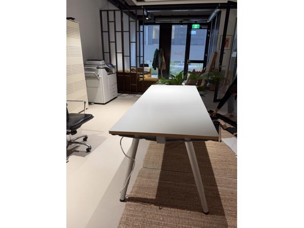 Bureaus / kantoortafel 3 stuks
