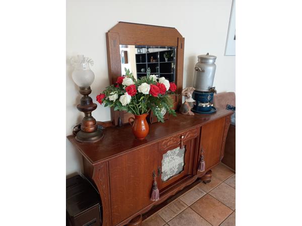 Mooi dressoir voor kamer of hal