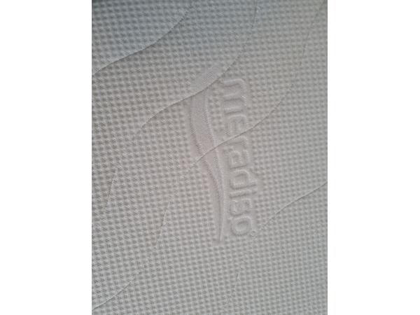 2 eenpersoonsmatrassen