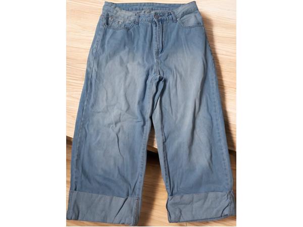 wijde jeans driekwart lang met omslagpijp lichtblauw 32 M/L