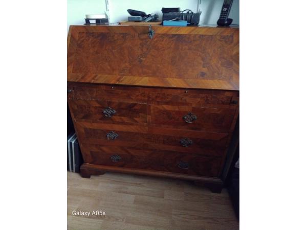 Heel mooi bureau,veel berg ruimte