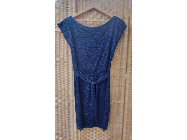 Blauw kanten jurk, maat 40