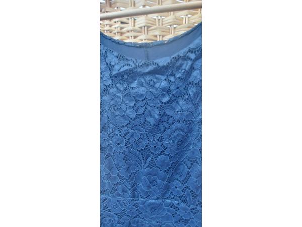 Blauw kanten jurk, maat 40