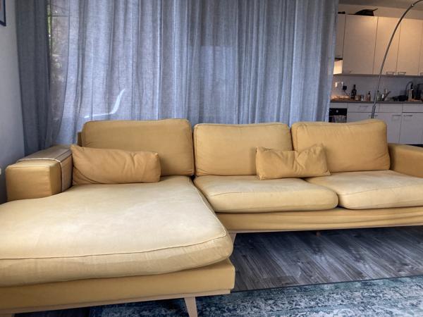 Gratis ophalen: Okergele hoekbank