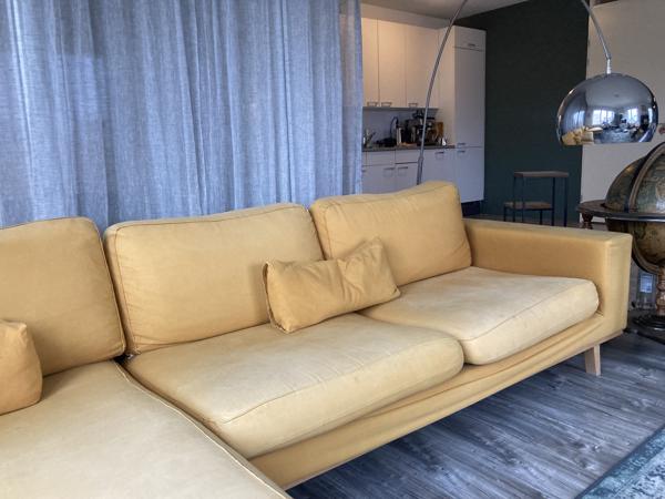 Gratis ophalen: Okergele hoekbank