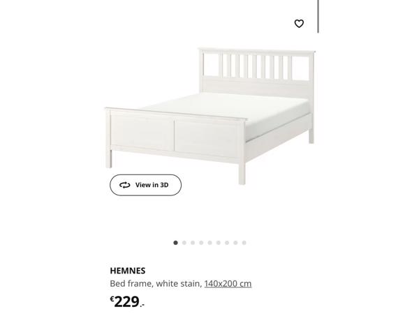 Bed met matras, bodem en kast