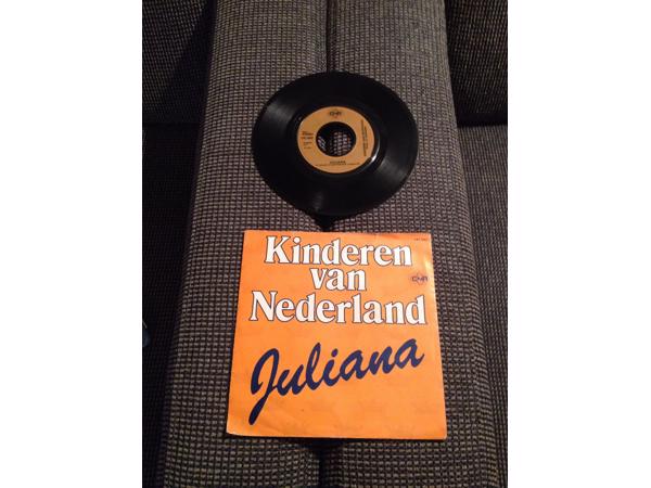 Lp en singles Dolly Dots en  koningin Juliana , ook los