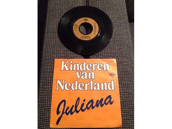 Lp en singles Dolly Dots en  koningin Juliana , ook los