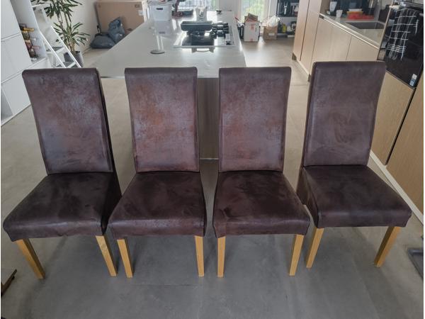 Vier eettafel stoelen