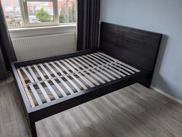 Bed 140cm breed, redelijke staat