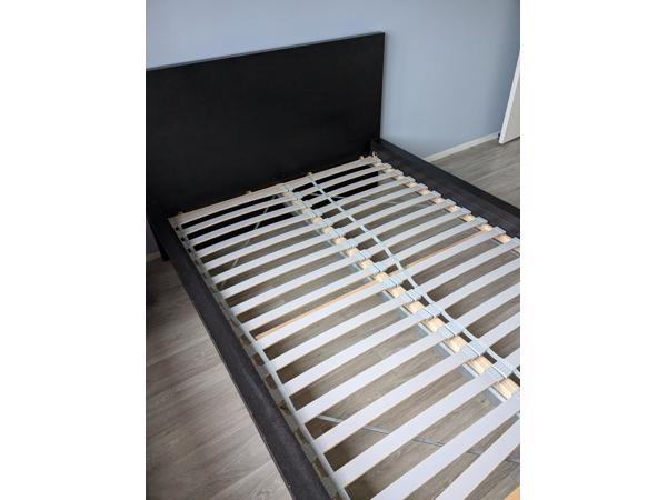 Bed 140cm breed, redelijke staat