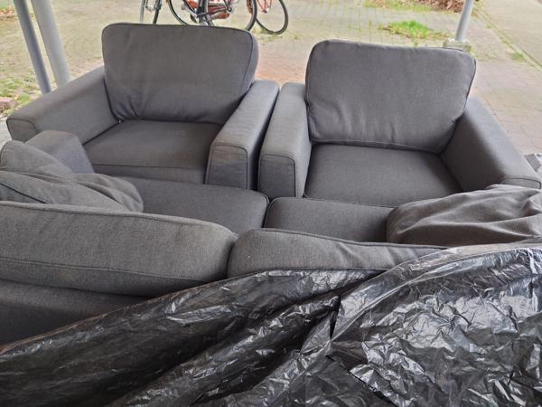 Driezits bank met twee eenpersoons banken