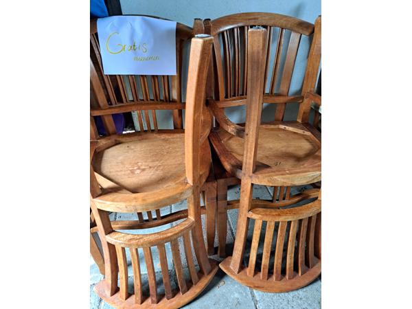 6 houten stoelen
