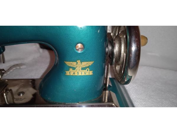 Topper : Casige speelgoednaaimachine (1940&amp;#x27;s) met originele